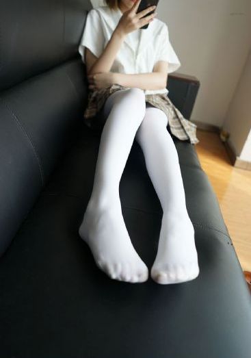 洞内泉滴滴洞外草萋萋杜甫