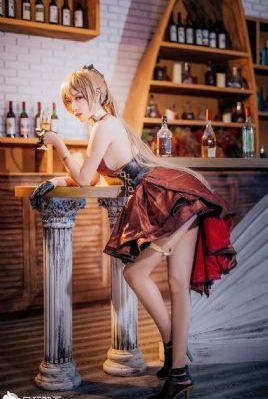 商城偷拍几个服务员嘘嘘